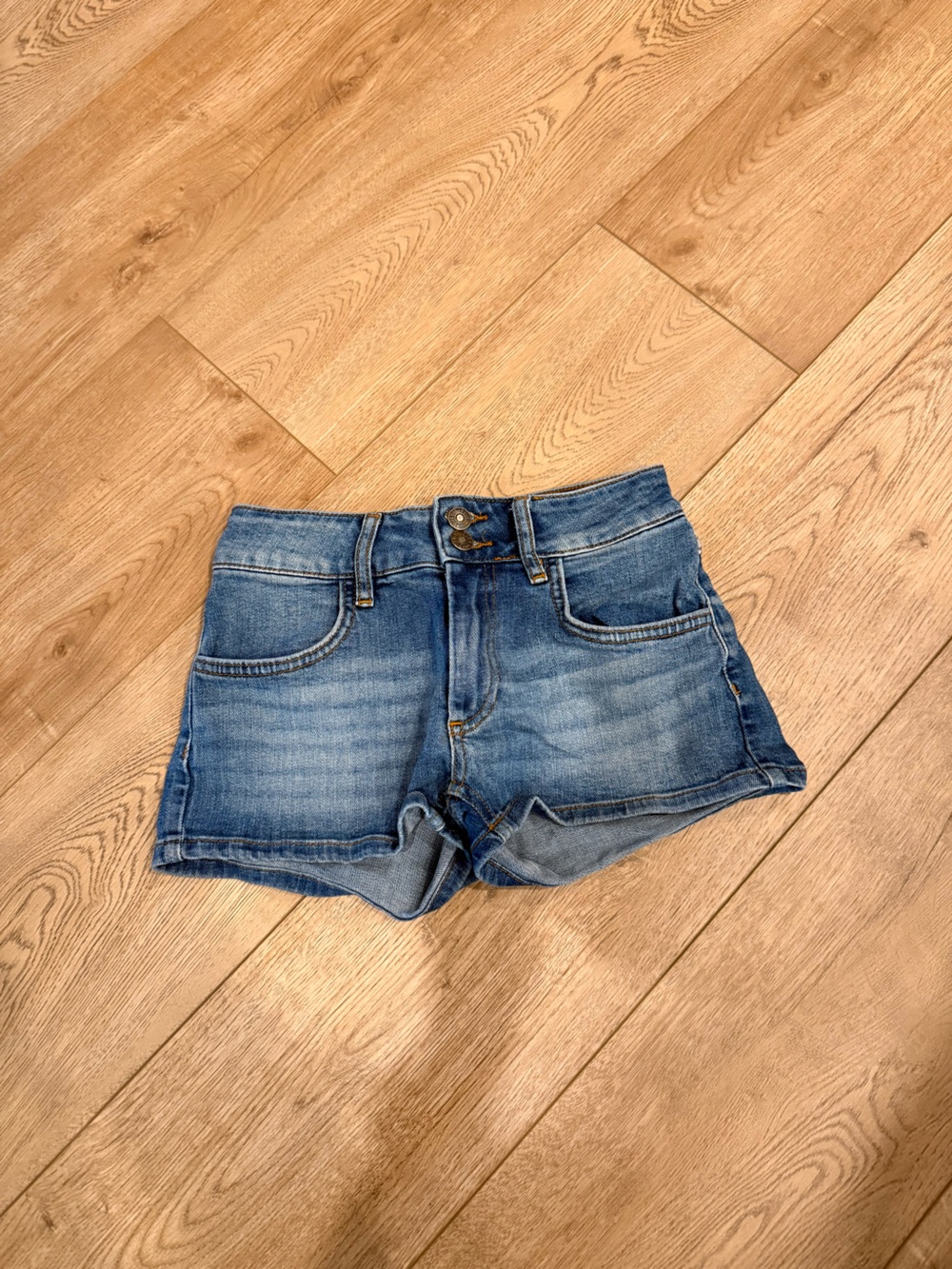 Subdued Low-Waisted Blue Denim Women's Shorts